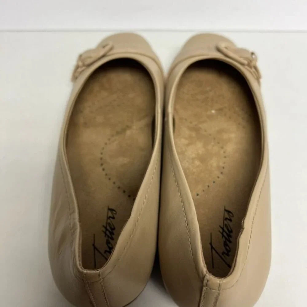 Trotters Womens Sylvia Flat Size 10 M